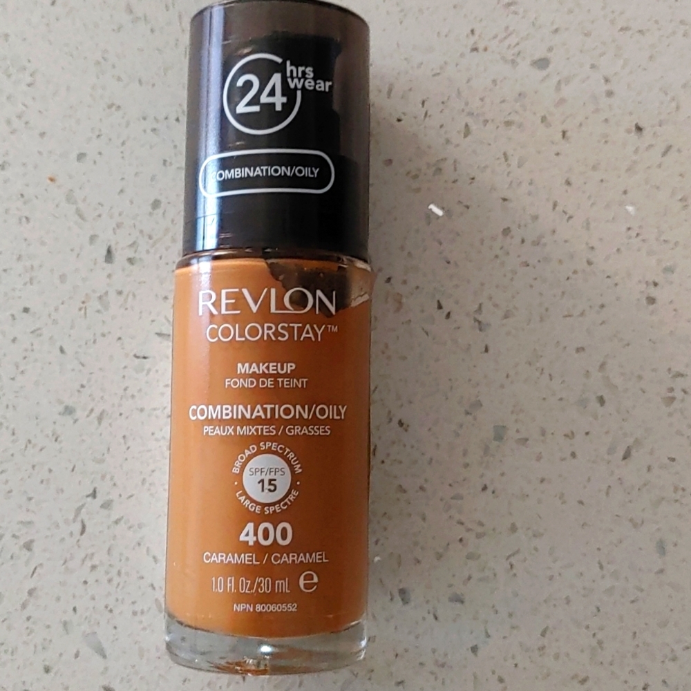 Brand new Revlon SPF 15 400 caramel